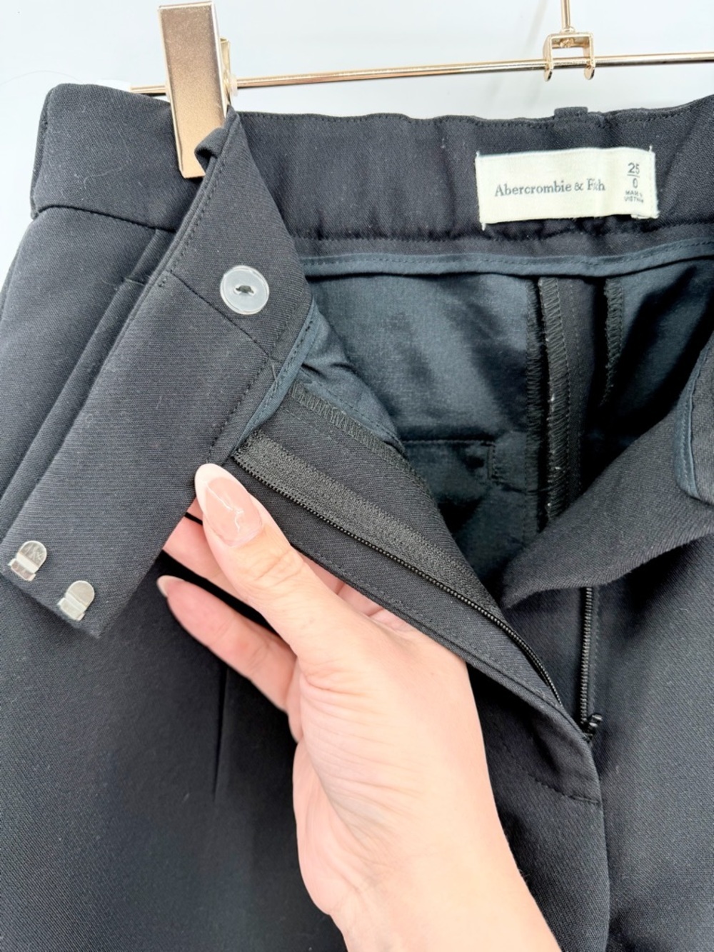 Abercrombie & Fitch Black Pleated Tapered Dress Trousers - Picture 4 of 7